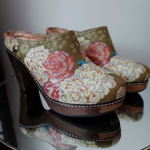 Vintage sz 7 1/2 FOSSIL mules - Picture 2 of 5